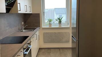 Kühlschrank, Ofen, Herdplatte, Geschirrspüler