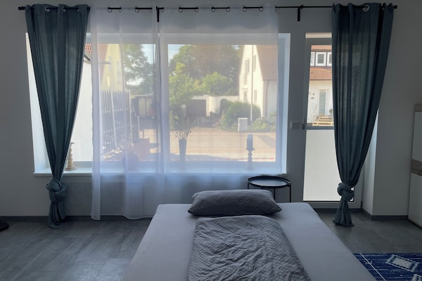 1 dormitori, caixa forta a l'habitació i escriptori
