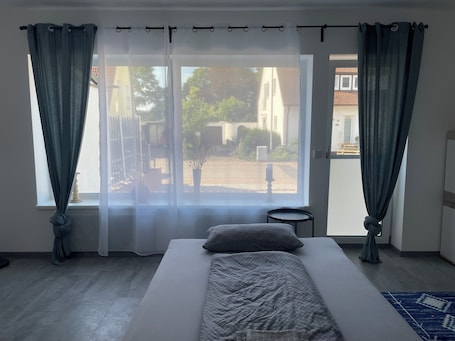 1 Schlafzimmer, Zimmersafe, Schreibtisch, Bügeleisen/Bügelbrett. Ruhige Unterkunft mit bester Lage für Ausflüge nach Nürnberg und Umgebung