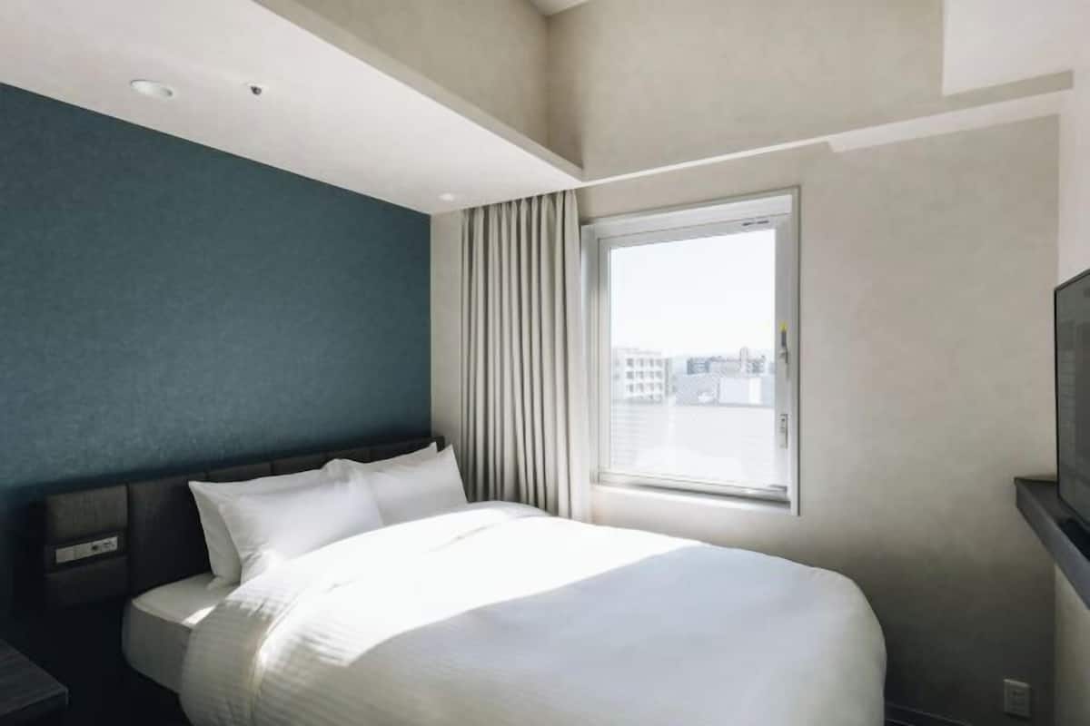 1 habitación y ropa de cama