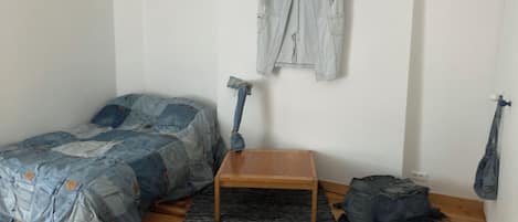 1 chambre, fer et planche à repasser, Wi-Fi, draps fournis
