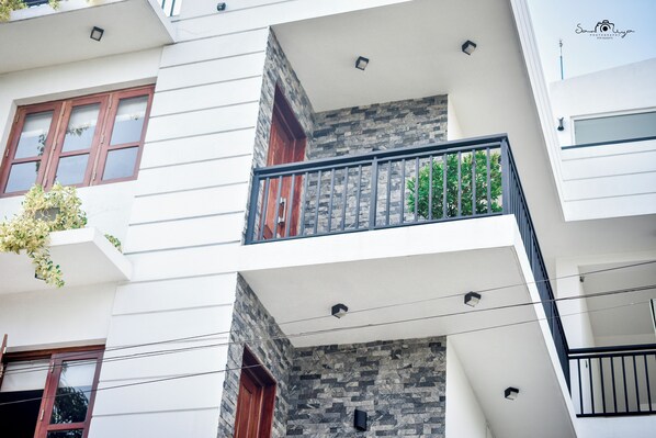 Exterior detail - You Can Reach the Lotus Tower Within 30 Min! (Maharagama)