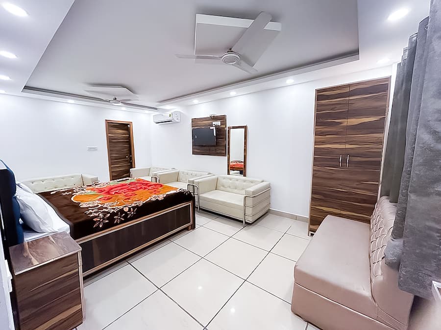 Deluxe Double Room | Egyptian cotton sheets, premium bedding, soundproofing, free WiFi