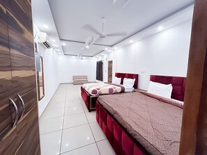 Deluxe Double Room | Egyptian cotton sheets, premium bedding, soundproofing, free WiFi