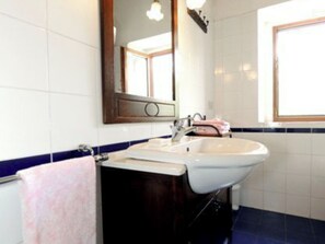 Een douche, een haardroger, handdoeken