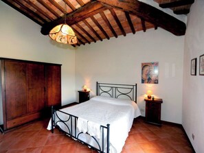 3 bedrooms, free WiFi, bed sheets - Holiday Apartment 'Agriturismo Il Canneto' with Shared Pool & Wi-Fi (Casole d'elsa)
