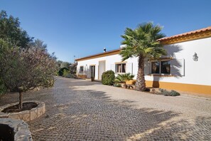 Exterior - Villa "Casa Palma" with Private Pool & 3 Private Terraces (Paderne)