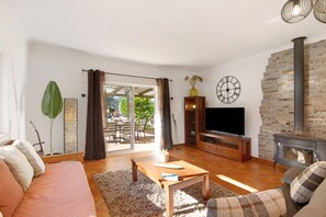 TV - Villa "Casa Palma" with Private Pool & 3 Private Terraces (Paderne)