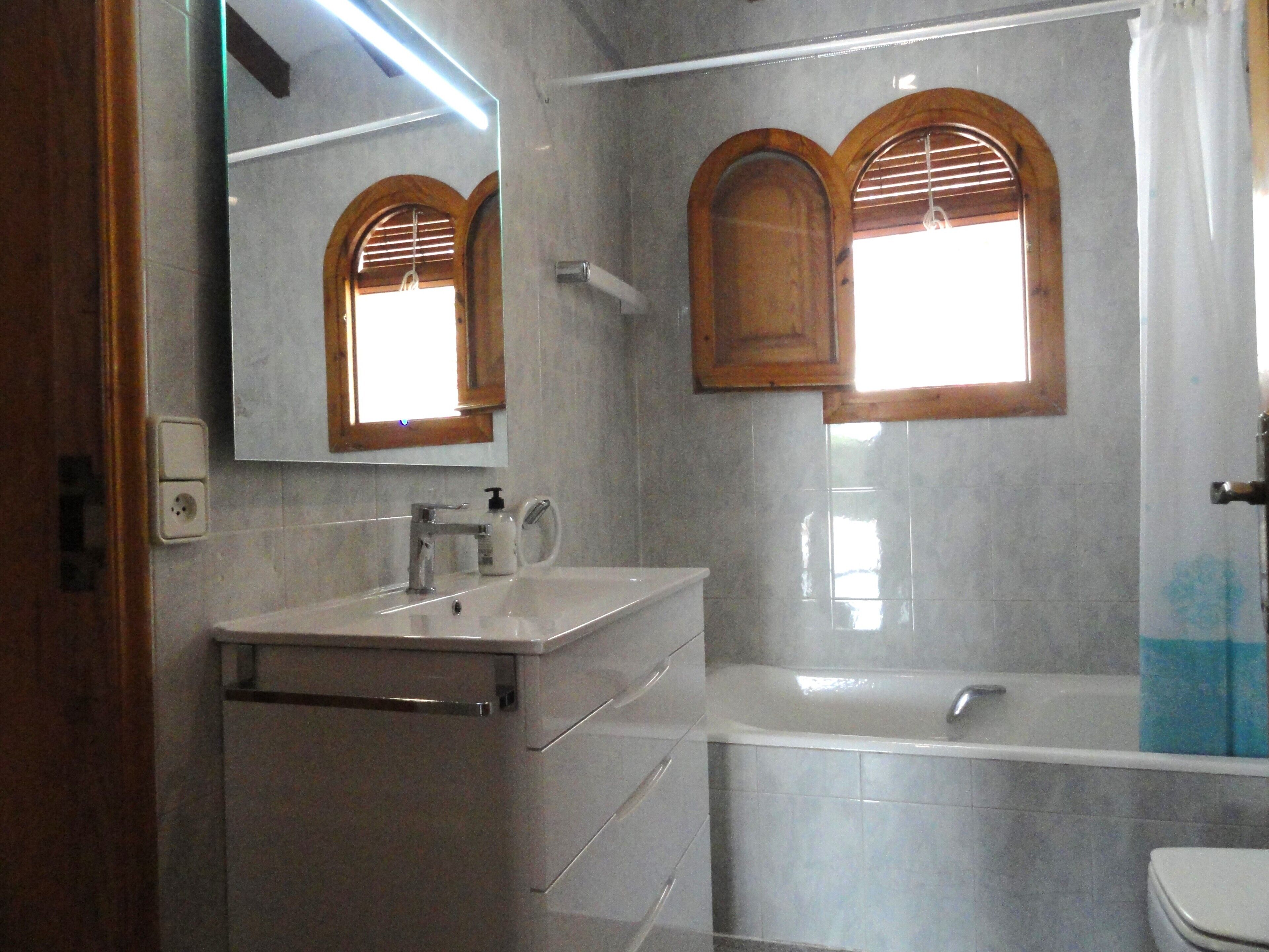 Bathtub, hair dryer, towels