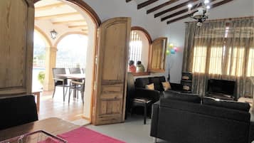 Télévision, cheminée