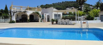 Villa 'Jávea Rafalet' with Mountain View, Wi-Fi and Air Conditioning
