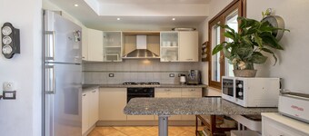 Villa 'Olivetta' with private pool, Wi-Fi and air conditioning