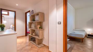 6 bedrooms, iron/ironing board, free WiFi, bed sheets