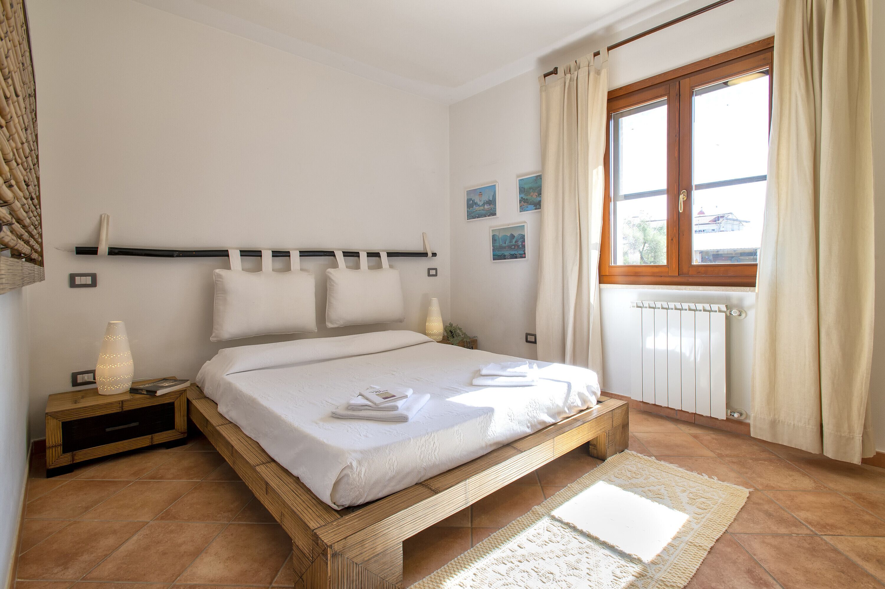 6 makuuhuonetta, silitysrauta/-lauta, ilmainen Wi-Fi, vuodevaatteet