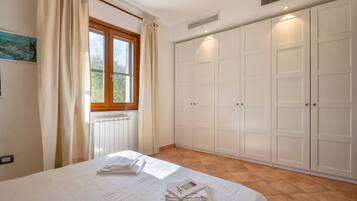 6 Schlafzimmer, BĂŒgeleisen/BĂŒgelbrett, kostenloses WLAN, BettwĂ€sche