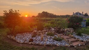 Property grounds - Holiday Home 'La Vignentaise' with Terrace, Shared Pool and Wi-Fi (Bois)