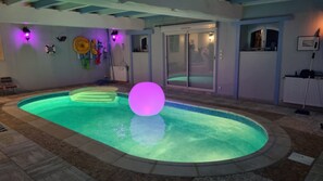 Piscina coperta, una piscina riscaldata