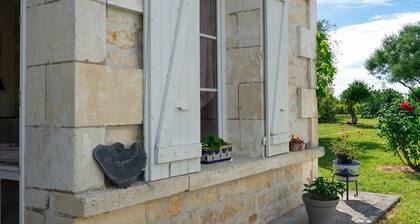 Holiday Home 'La Vignentaise' with Terrace, Shared Pool and Wi-Fi