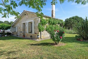 Exterior - Holiday Home 'La Vignentaise' with Terrace, Shared Pool and Wi-Fi (Bois)