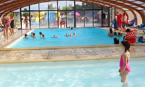 Caravan &#x27;Mobil-home Elegance - 3 Chambres&#x27; with Shared Pool, Wi-Fi and Air Conditioning