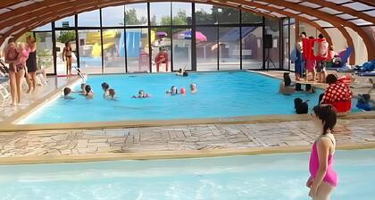 Caravan 'Mobil-home Elegance - 3 Chambres' with Shared Pool, Wi-Fi and Air Conditioning