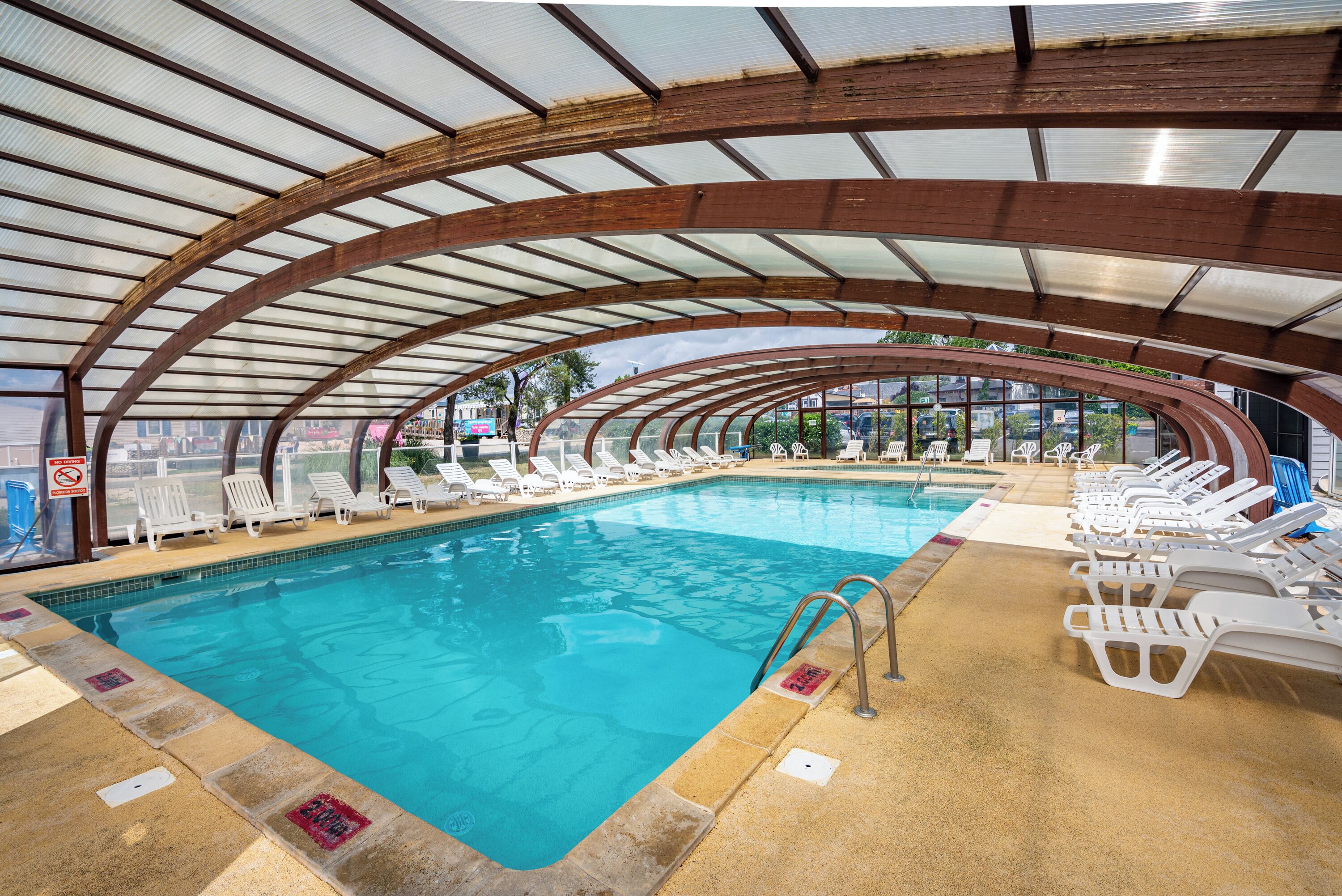 Piscina coperta, una piscina riscaldata