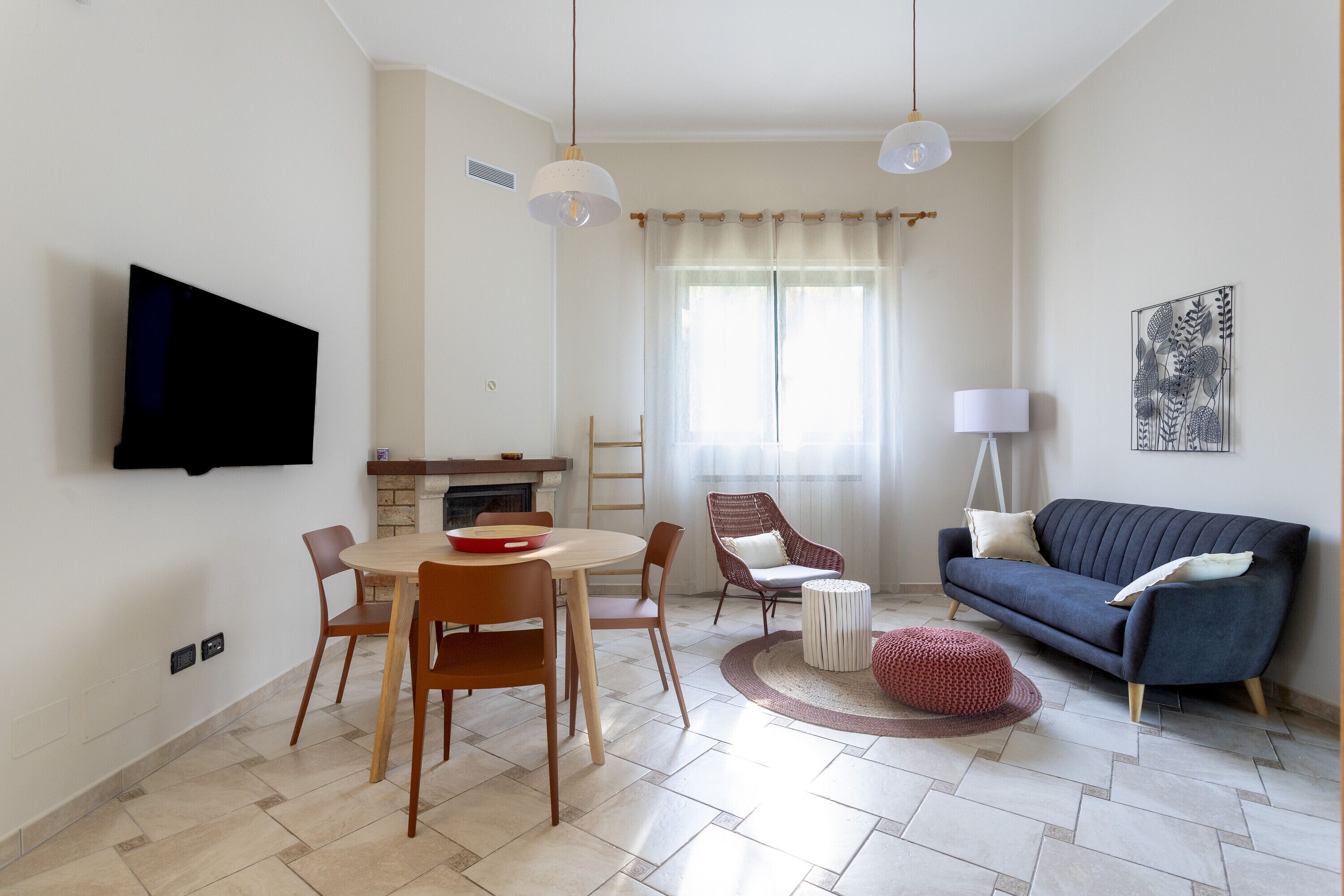 Télévision, cheminée