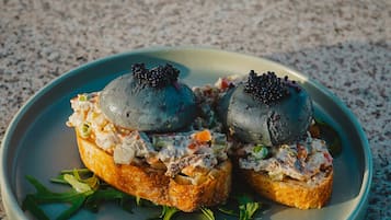 Desayuno a la carta todos los días (con cargo)