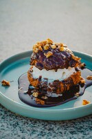 Daily cooked-to-order breakfast (RON 50 per person)