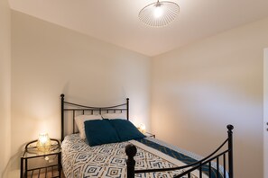 2 chambres, fer et planche à repasser, draps fournis