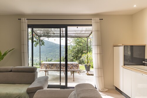 Apartment "Gîte les Monteils" with Mountain View, Private Terrace & A/C