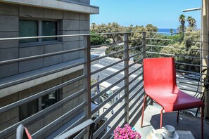 Balcony - Grand STU SeaView Balcony by Sea N' Rent (Tel Aviv)