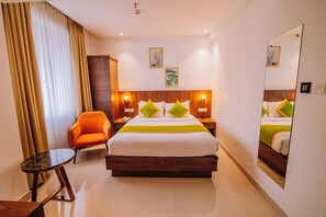 Habitación Premium | Ropa de cama de alta calidad y escritorio 