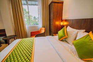 Premium Room | Premium bedding, desk, laptop workspace, soundproofing - Hotel Seven Lights (Kanayannur)