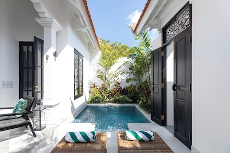 Outdoor pool, sun loungers