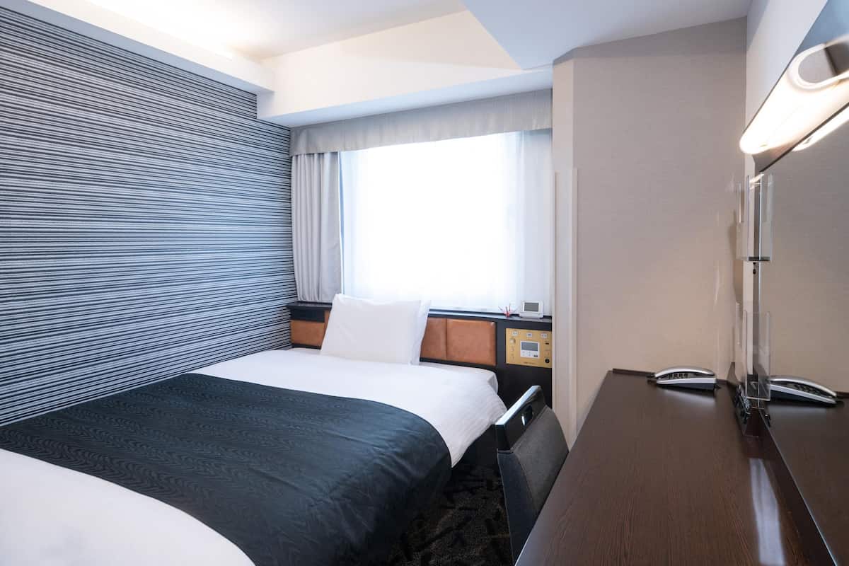 Standard Room, Non Smoking (1 person) | Desk, laptop workspace, blackout curtains, soundproofing