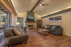 スマートテレビ、暖炉、テレビゲーム、DVD プレーヤー