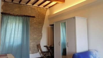 2 quartos, ferros/tábuas de passar roupa, Wi-Fi, roupa de cama