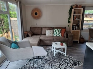 TV, books - Cottage with a large garden (Hoenderloo)