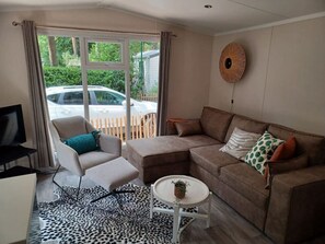 TV, books - Cottage with a large garden (Hoenderloo)