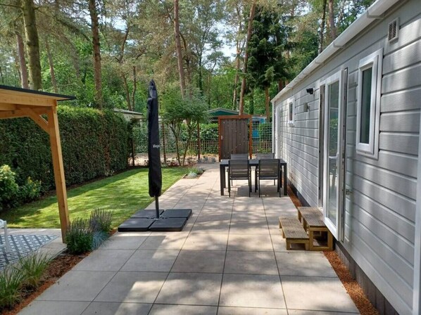 Outdoor dining - Cottage with a large garden (Hoenderloo)