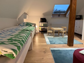 2 bedrooms, in-room safe, iron/ironing board, free WiFi