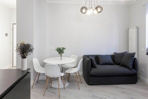 Apartment | Wohnbereich | Flachbildfernseher