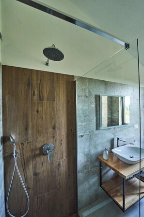 Shower, hair dryer, towels, soap - Neues Gebäude. Es Liegt 3,5 km vom Zentrum von Poreč Entfernt (Porec)