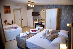 Luxury Suite | Premium bedding, minibar, desk, laptop workspace - Bloomtalya Hotel  (Antalya)