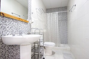 Dusche, Bidet, Handtücher