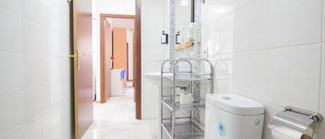 Dusche, Bidet, Handtücher