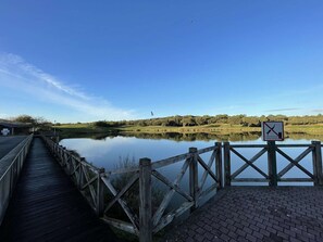 Property grounds - Modern Villa Near Beach - 2BR, Mezzanine, 8 Sleeps, Terrace, Parking, 2 Min Walk to Thalasso (Saint-Jean-de-Monts)