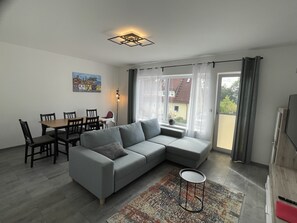 Smart TV, books - Quiet accommodation with best location for trips to Nuremberg and surroundings (Feucht)