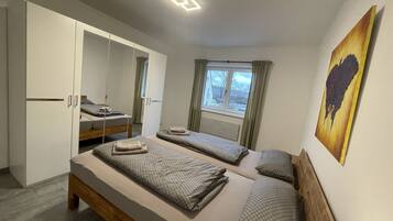 1 bedroom, in-room safe, desk, iron/ironing board